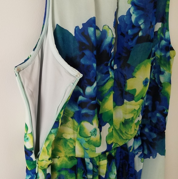 Floral Pleated Dress - Picture 6 of 8